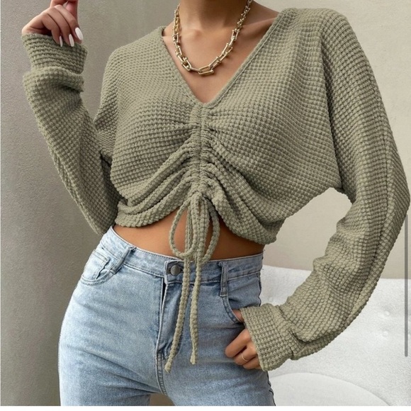 🌈 3 for $20 🌈 Sage green crop top - Picture 5 of 6